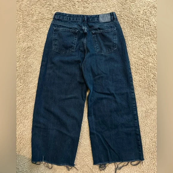 Pull&Bear High Rise Wide Leg Cropped Jeans Dark Black Size 6 - Picture 3 of 4